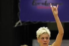 Basketbalistka ZVVZ USK Praha Jelena Škerovičová v utkání 1. kola Evropské ligy proti Salamance.