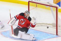 New Jersey - Calgary (Schneider inkasuje gól)