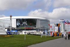 Podívejte se, jak to žije před halou v Minsku, kde dnes začíná mistrovství světa