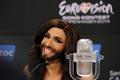 Conchita Wurst na tiskové konferenci ve Vídni