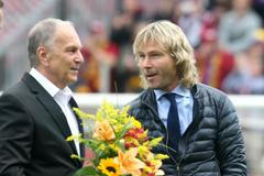 OBRAZEM Titul a sedmdesátku Táborského slavil i Nedvěd