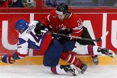 Střet Quinceyho a Sekery v zápase Kanada - Slovensko