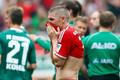 Bastian Schweinsteiger smutní po porážce Bayernu