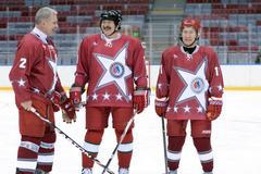 Sportovci politici (zleva Fetisov, Lukašenko a Putin)