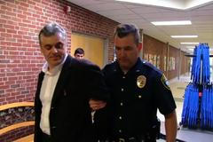 William Baer zatčen na třídní schůzce