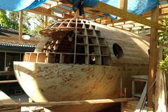 Tsunamiball. Tak si Chris staví archu proti tsunami