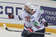 Lev Praha vs. Magnitogorsk, čtvrté finále KHL v O2 aréně (Zaripov, Kovář)