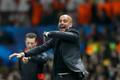 Trenér Guardiola gestikuluje ve čtvrtfinále Ligy mistrů