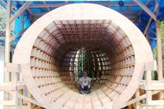 Tsunamiball. Tak si Chris staví archu proti tsunami