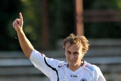 Fotbalista Hradce Králové Pavel Dvořák se raduje z gólu