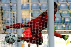 Fotbal, EL, Mladá Boleslav-Lyon: Aleš Hruška dostává gól