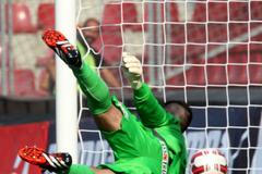 Superpohár 2014, Sparta-Plzeň: Matúš Kozáčik dostává gól