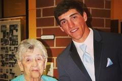 Austin Dennison se svou prababičkou