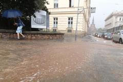 Přívalové srážky v ulici Husova v Brně.