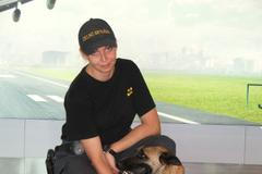 Psovod na letišti Václava Havla