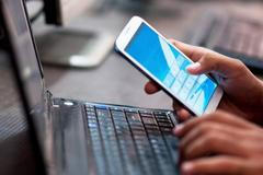 PC, počítač, telefon, smart phone, mobil, ilustrační foto