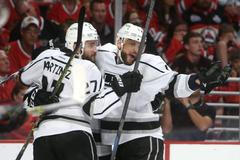 Hráči Los Angeles se radují z gólu (Gáborík, Martinez)