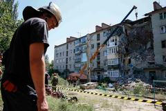 Odklízení trosek ve Slavjansku.