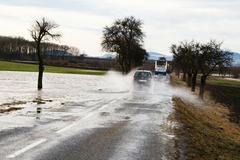 Záplava - pole - povodně - půda - silnice
