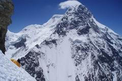 Majestátní pohled na K2 z C3