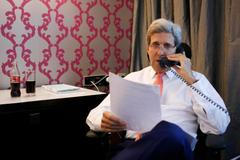 John Kerry hovoří po telefonu s Benjaminem Netanjahuem