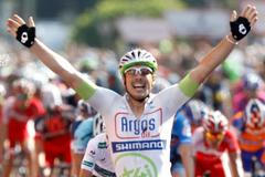 Německý cyklista John Degenkolb se raduje z etapového vítězství po poslední etapě Vuelty 2012.