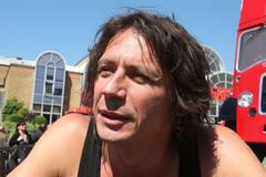 David Černý a jeho cvičící doubledecker v Londýně