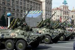 Mohutná vojenská přehlídka v Kyjevě