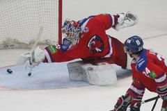 KHL, 6. finále, Lev-Magnitogorsk: Petri Vehanen dostává gól