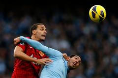 Manchester City - Manchester United: Carlos Tevez a  Rio Ferdinand