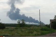 Trosky letadla, které se zřítilo na Ukrajině.