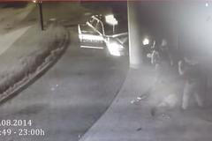 Video: Zásah policie proti ujíždějícímu motorkáři