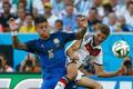 MS 2014, Argentina-Německo: Marcos Rojo - Thomas Müller