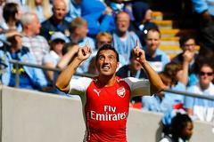 Community Shield, Arsenal - Manchester City: Santi Cazorla slaví gól