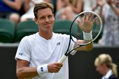 Tomáš Berdych se raduje z postupu do druhého kola Wimbledonu 2014