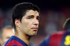 Barcelona's Suarez looks on after winning the Joan Gamper Trophy soccer match against Mexico's Club Leon at Nou Camp stadium in Barcelona