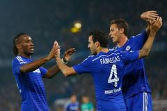 Radost hráčů Chelsea (Fábregas, Drogba, Matic)