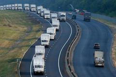 Konvoj čítá 280 vozů s humanitární pomocí.