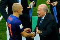 MS 2014, Brazílie-Nizozemsko: Arjen Robben a Sepp Blatter