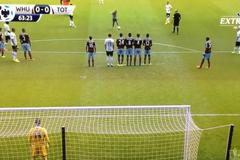 VIDEO Fanoušek zahrál přímý kop