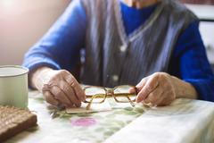 Senior, důchodce, stáří, ilustrační foto