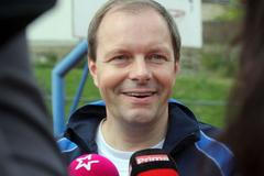 Ministr školství učí tělocvik