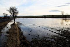 Záplava - pole - povodně - půda - silnice