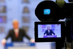 Šéf Evropské komise Juncker návrhem eurokomisařů překvapil. Asi nejvíce skloňovaným jménem je to britského konzervativce Jonathana Hilla.