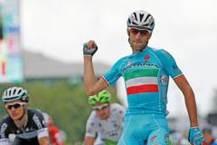 Vincenzo Nibali slaví vítězství v etapě na Tour de France 2014