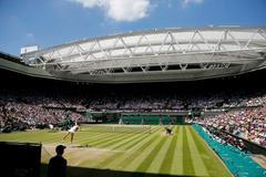 Wimbledon 2014, semifinále: Lucie Šafářová podává