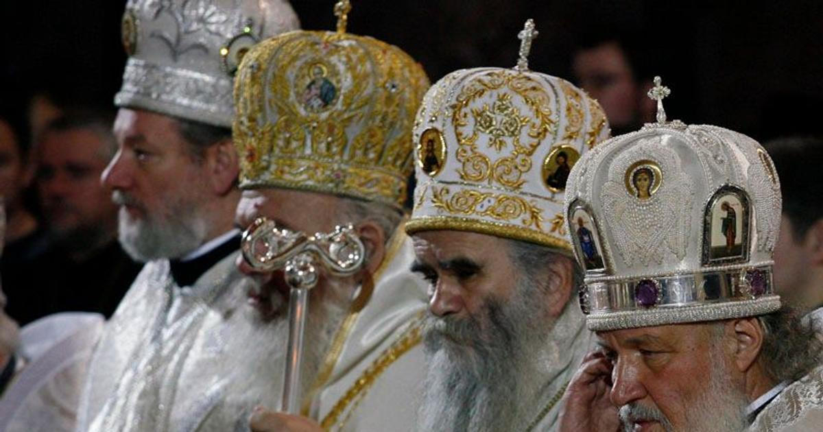 Rusové nešetří ani vlastní kněze, za kritiku války končí ve vězení i umírají