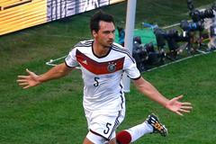 MS 2014, Německo-Francie: Mats Hummels slaví gól