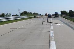 Opilý řidič kamionu skončil v uzavírce dálnice