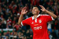 Fotbal, finále Evropské ligy, Chelsea - Benfica: Oscar Cardozo po neuznaném gólu